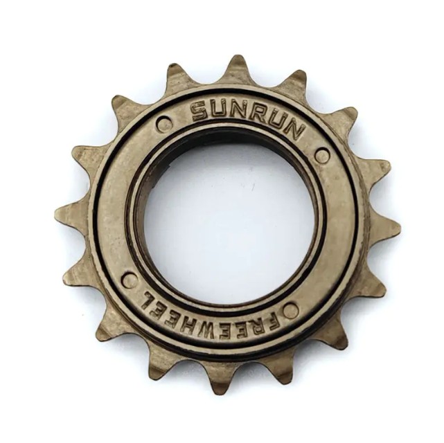 What are the significant advantages or features of using a single speed flywheel compared to other types of flywheels?